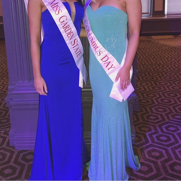 Gown - Picture 2 of 4